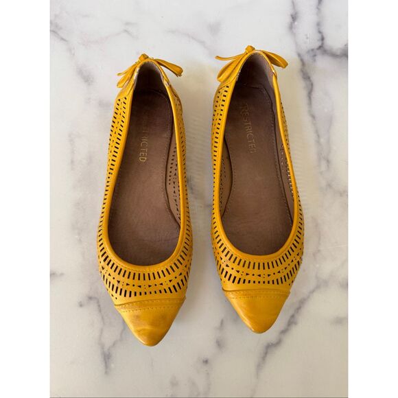 Restricted women's size 8.5 mustard yellow pointed toe lattice laser cut slip-on - Picture 1 of 5
